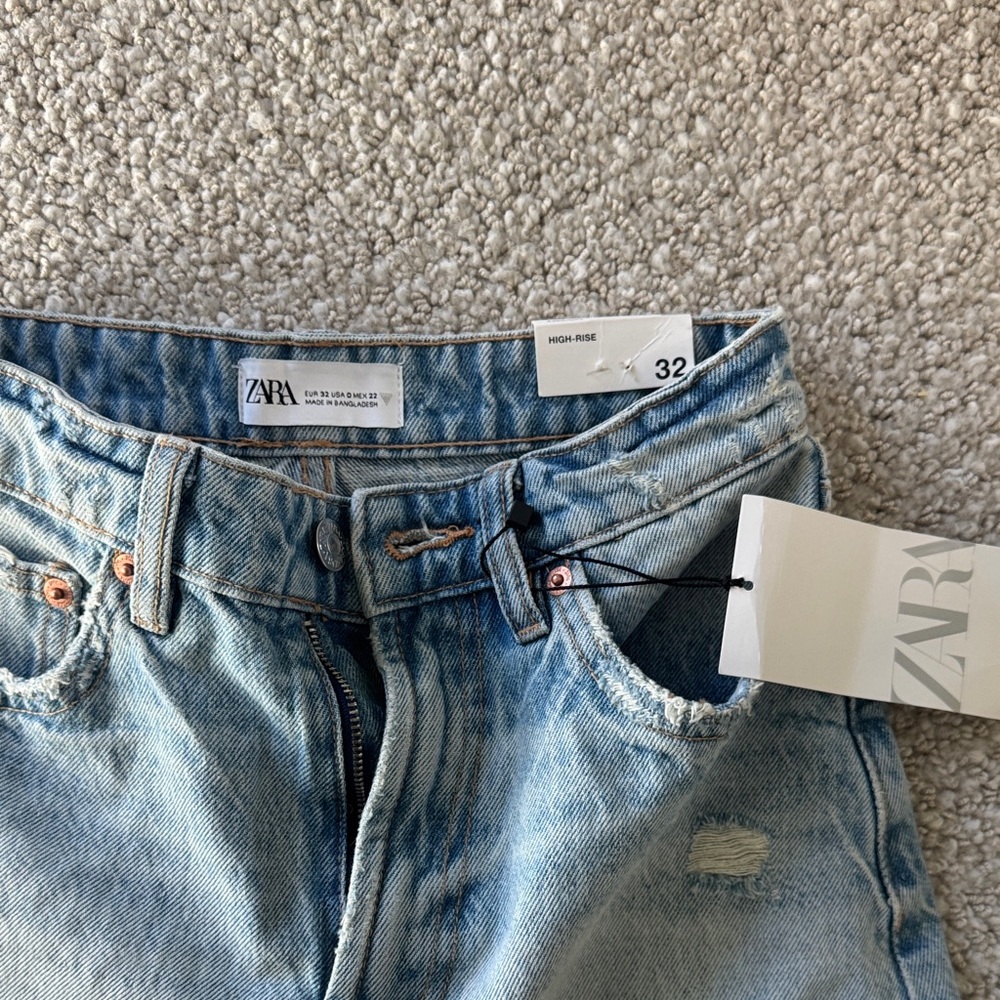 NWT Zara Women's Denim Frayed Jean Shorts - Picture 2 of 3